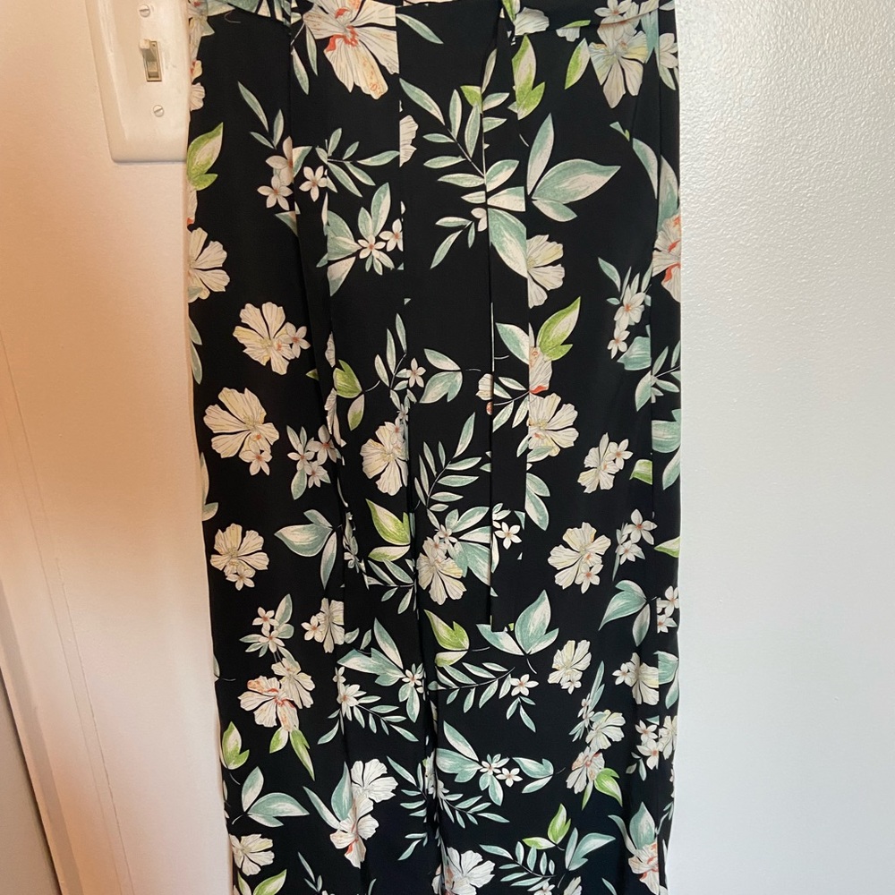 High waisted and wide leg floral pants.